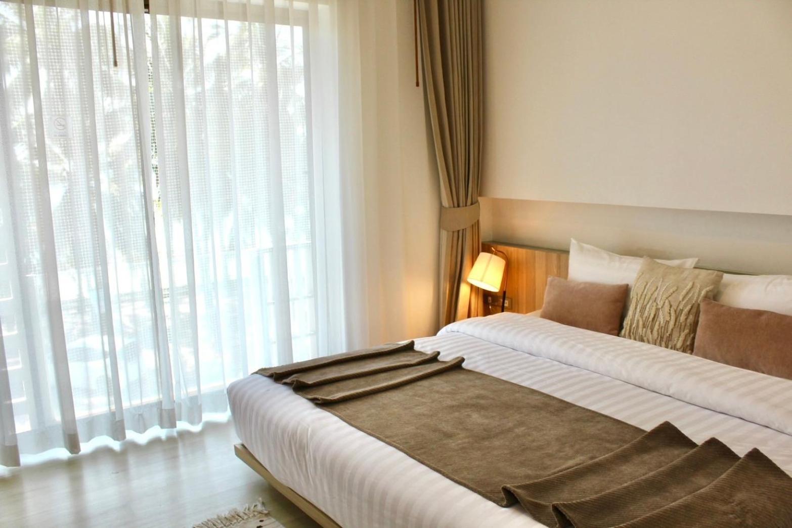 S2 Hotel - Sha Plus Certified Банг Саен Экстерьер фото